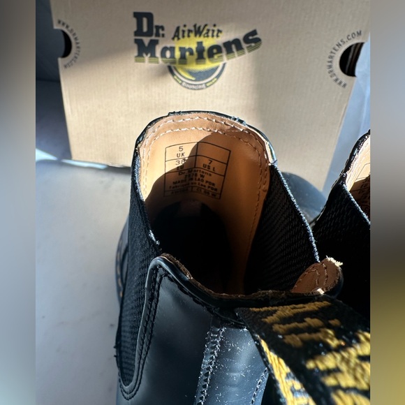 Like New Dr. Martens Airway 2976 Chelsea Boot Size 7 - Picture 6 of 11